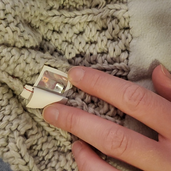 The North Face Cable Knit Beanie - Picture 3 of 3